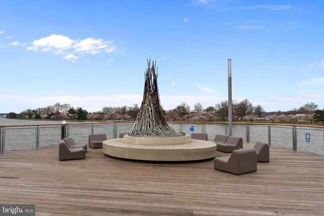 Building Photo - 520 N St SW