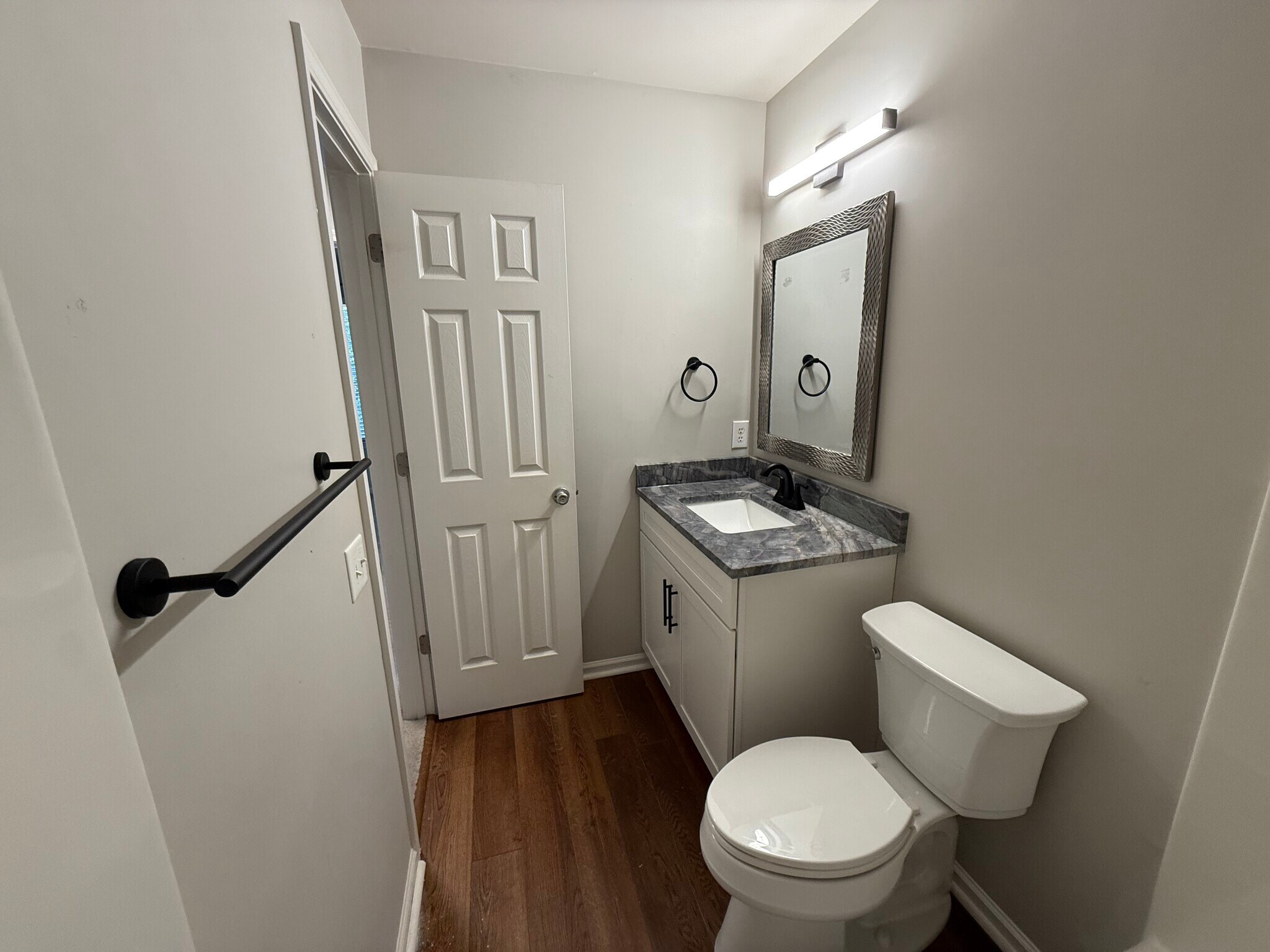 Uostairs bathroom - 6617 Rothchild Dr