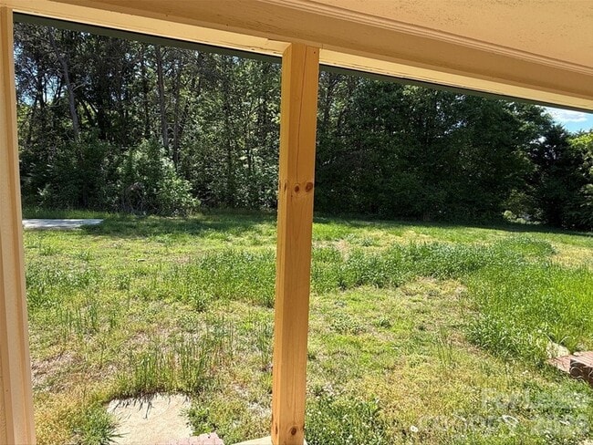 Building Photo - 1771 River Rd