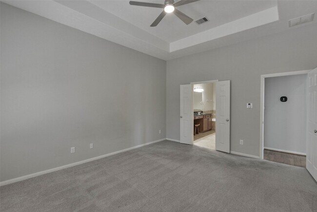Building Photo - 12218 Valley Lodge Pkwy