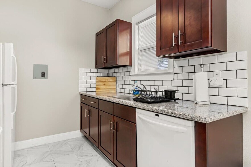 Building Photo - 203 W Magnolia Ave