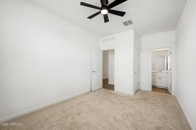 Building Photo - 15803 W Cottontail Ln