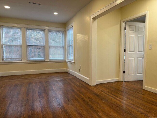 Building Photo - 1503 State St