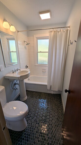 Building Photo - 5109 Parish Dr