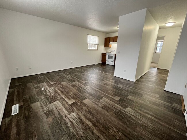 Building Photo - 312 N Spring Ave