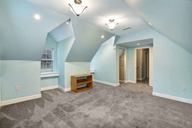 Building Photo - 22806 Lantana Dr