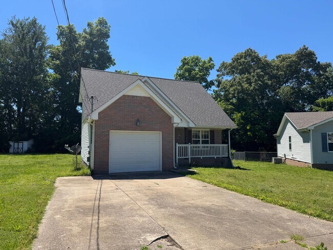 Building Photo - $1425/18 month lease or $1450/12 month lease.