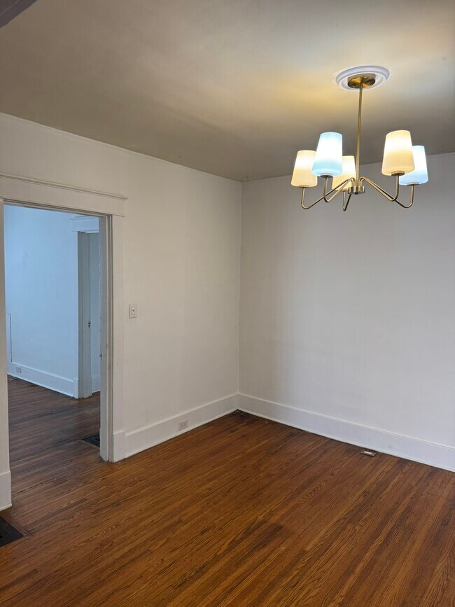 Building Photo - 219 Chapel Ave