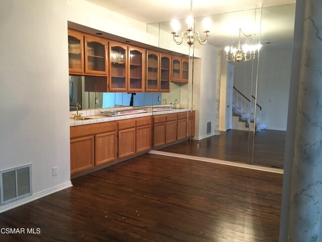 Building Photo - 3087 E Hillcrest Dr