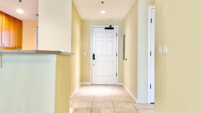 Building Photo - Gated Community in Hawaii Kai! Colony at P...