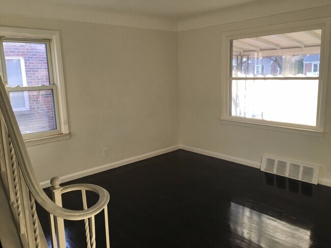 Building Photo - Spacious Royal Oak Bungalow