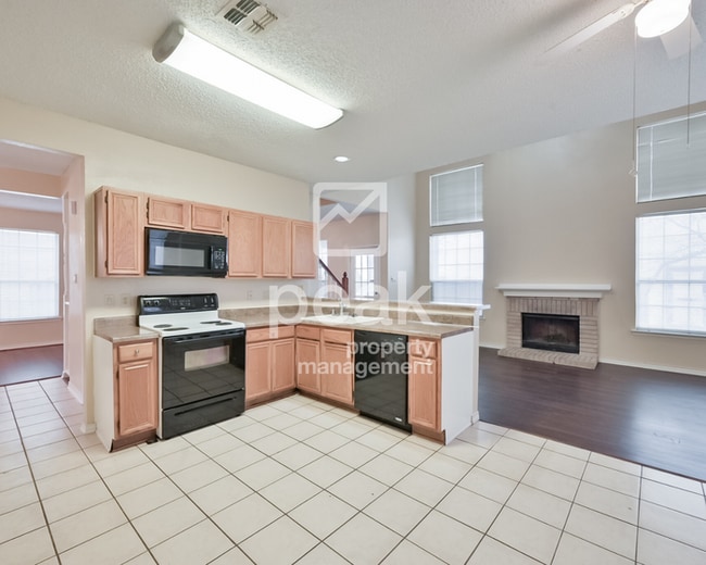 Building Photo - $2000! 3Bed/2.5Bath home in west Fort Worth!  Apply by 9/8 for Labor Day Savings! See description!