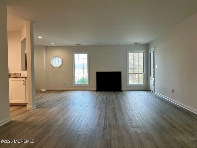 Building Photo - 373 Yorkshire Pl