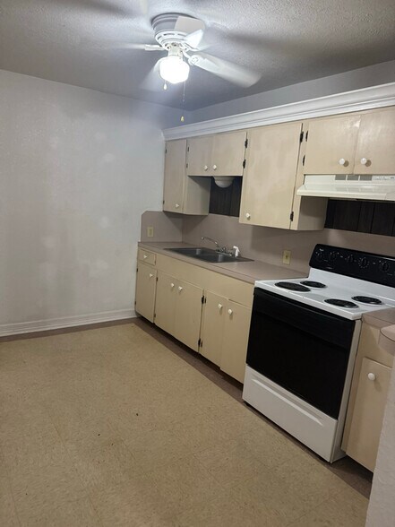 Building Photo - 110 Farm to Market 82