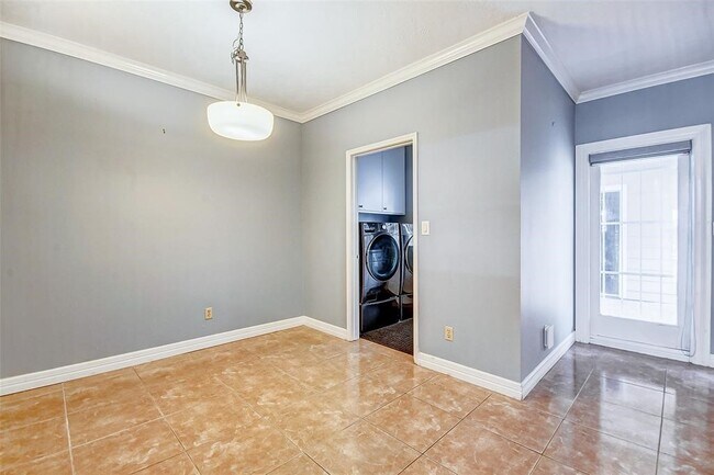 Building Photo - 10716 Briar Forest Dr