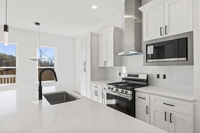 Building Photo - 615 Lettie St