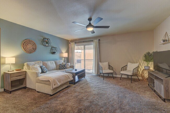 Building Photo - Beautiful condo at a great price!