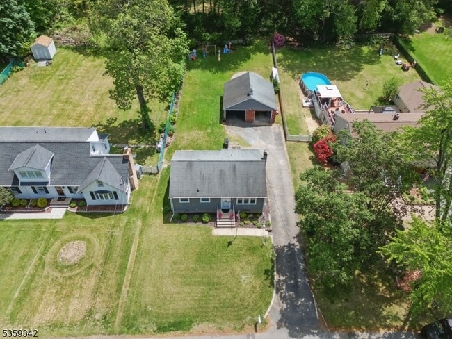 Building Photo - 22 Beaver Brook Ln