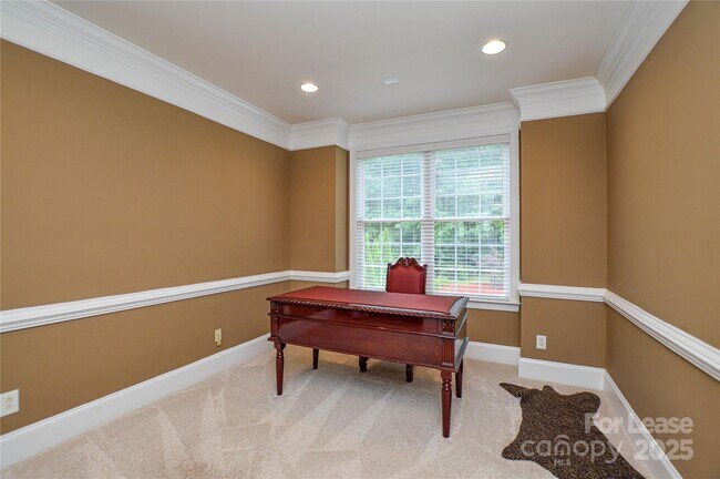 Building Photo - 5004 Woodview Ln