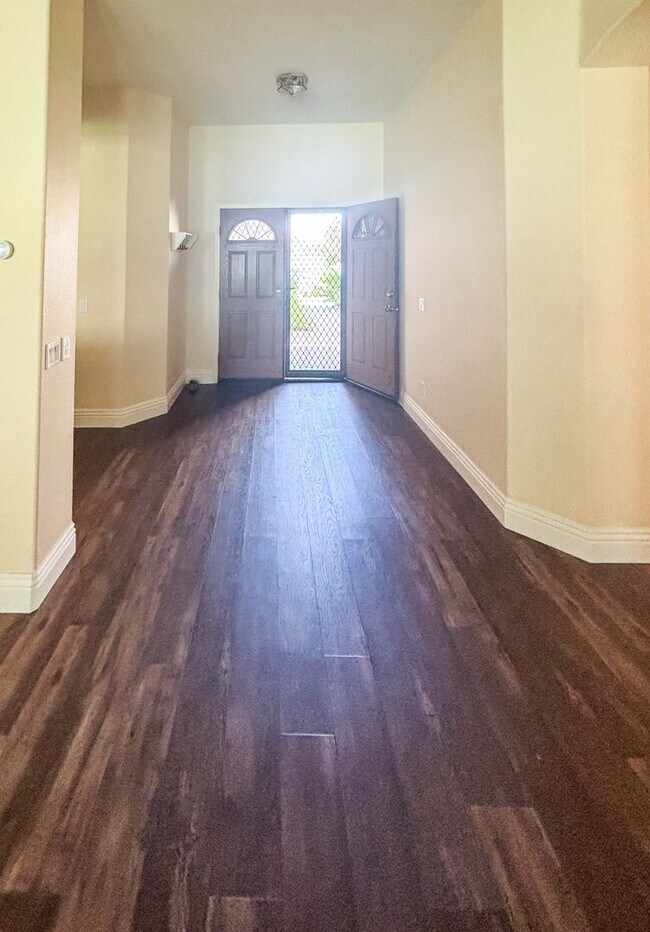 Building Photo - Murrieta - 4 bed / 2.5 bath home