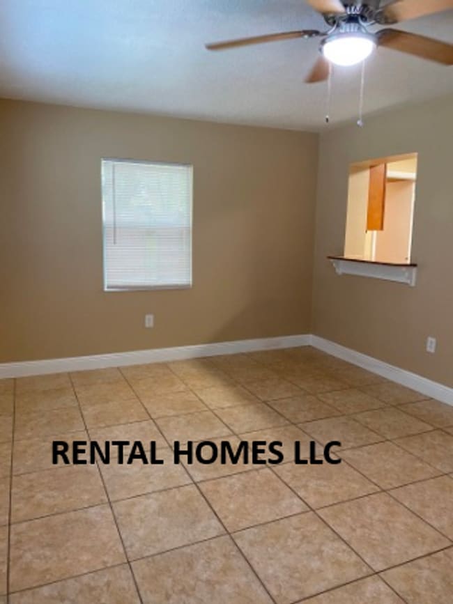 Building Photo - Four Bedroom Home, Walking Distance to New Sun Rail, City Hall & Lake Mary Elementary