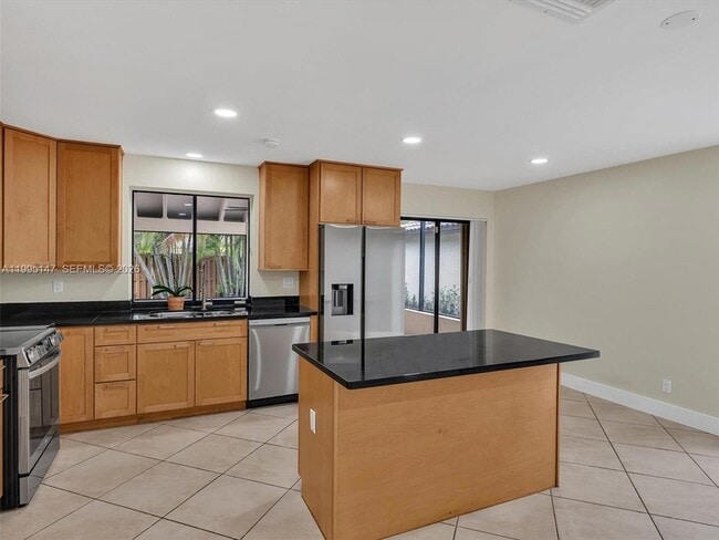 Building Photo - 2158 Baton Rouge