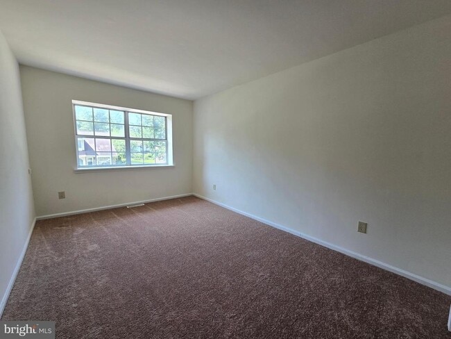 Building Photo - 1417 S Farmview Dr