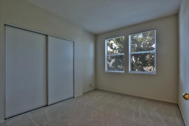Building Photo - 951 S 12th St