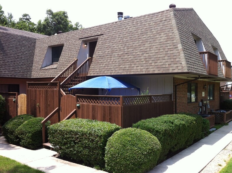 Exterior with private deck. - 299 Summerwalk Circle