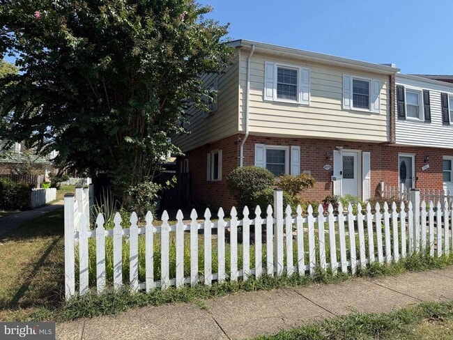 Building Photo - 2313 McClellan Ct