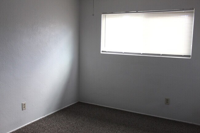 Building Photo - Cute Home for Rent South Bakersfield Cul De Sac