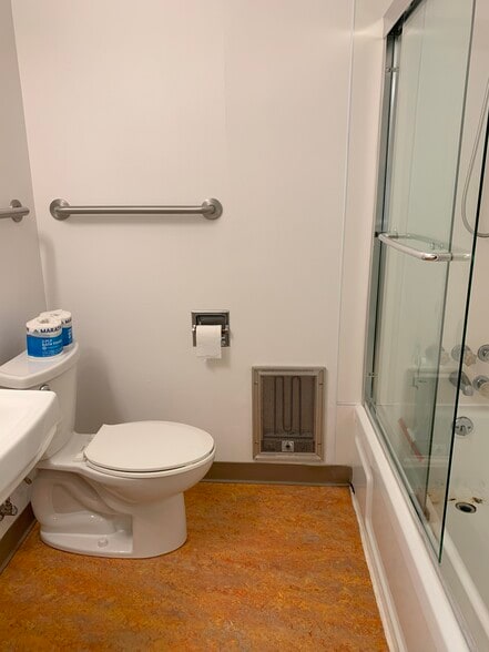 Building Photo - 3513 NE 95th St