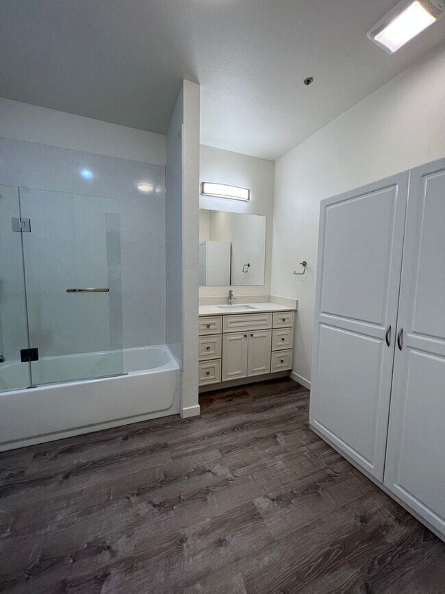 Building Photo - 1524 1st Ave