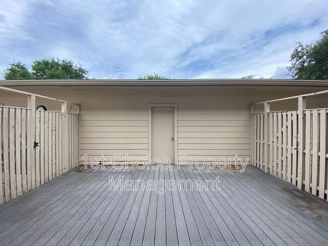 Building Photo - 6 1 Main Pl