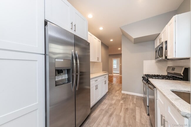 Building Photo - 20 Starks Pl