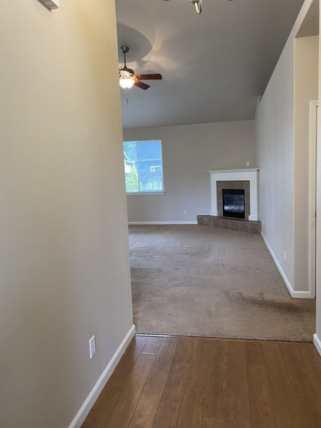 Building Photo - 1102 Breckenridge Dr