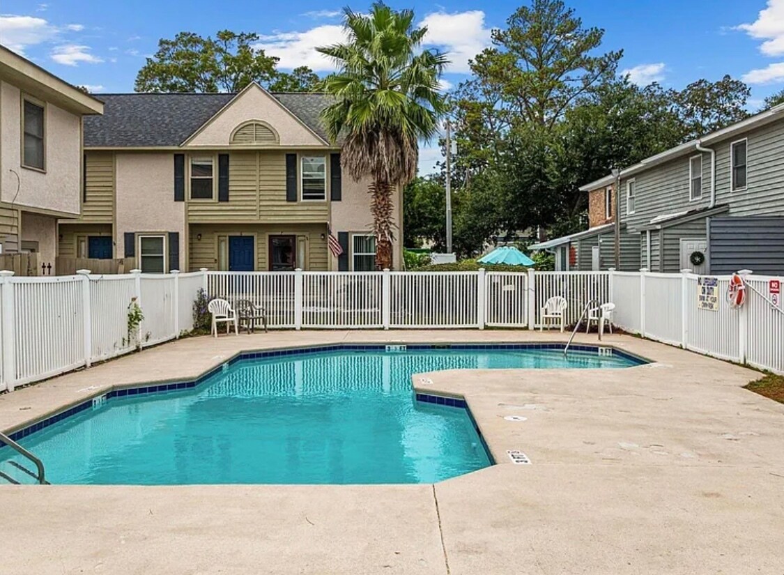 Building Photo - 6716 Bryant St