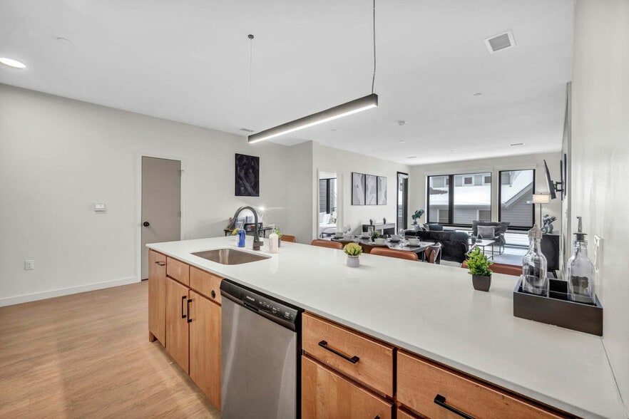 Building Photo - 2189 Cornell Rd