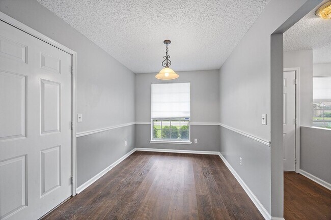 Building Photo - Gorgeous All-Brick San Jose Home!