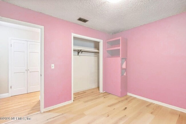 Building Photo - 7252 Holiday Hill Ct