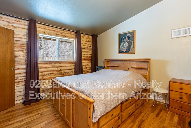 Building Photo - 2304 N Talkington Dr