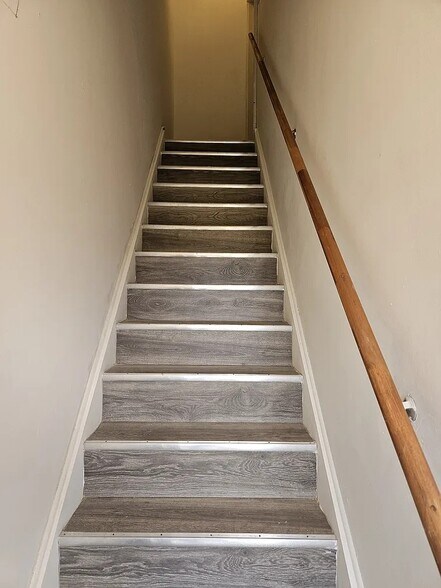 Building Photo - 2448 W Grenshaw St