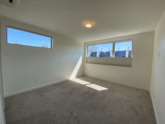Building Photo - 3Bd/2.5Ba Seattle House