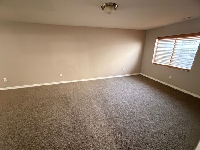 Building Photo - Bright & Spacious 5-Bedroom Home with 3-Car Garage – Available Now