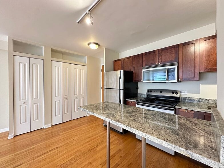 Building Photo - 4180 N Marine Dr