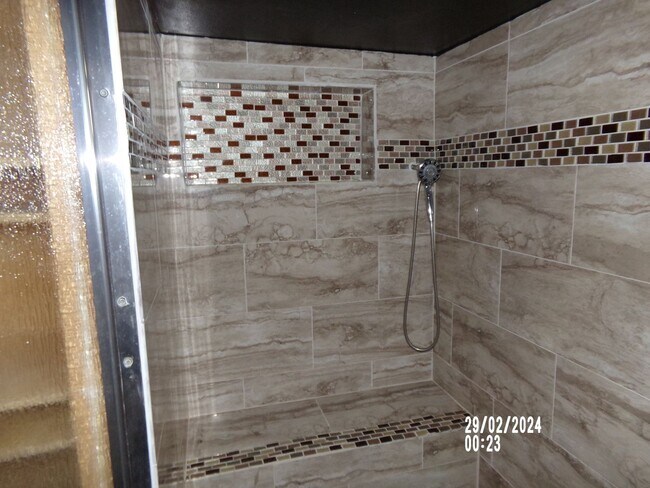 Building Photo - 4bd 1ba Home
