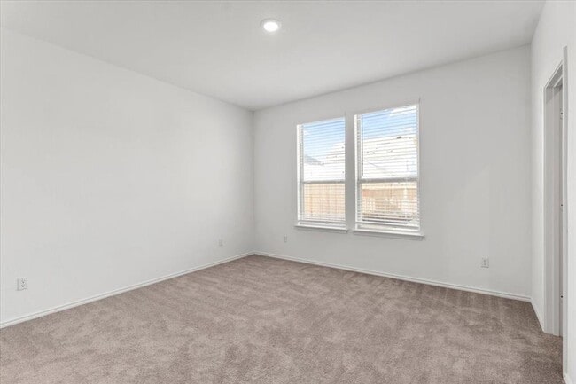 Building Photo - 1525 W Kerr Pass