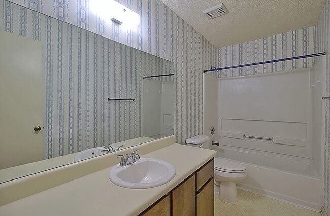 Building Photo - 784 Inwood Dr