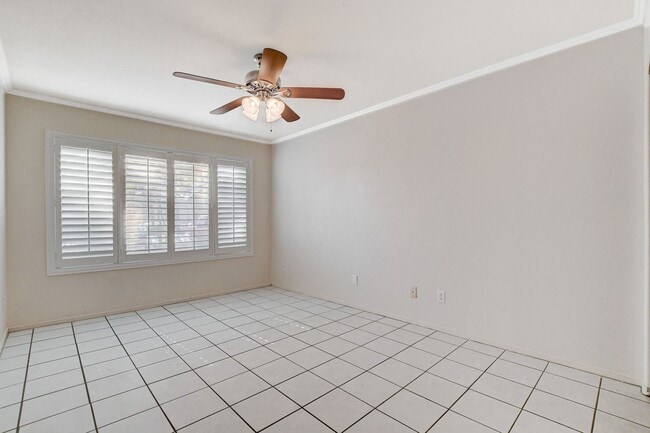 Building Photo - AMERICANA Property Mgmt - Gated 1st floor ...