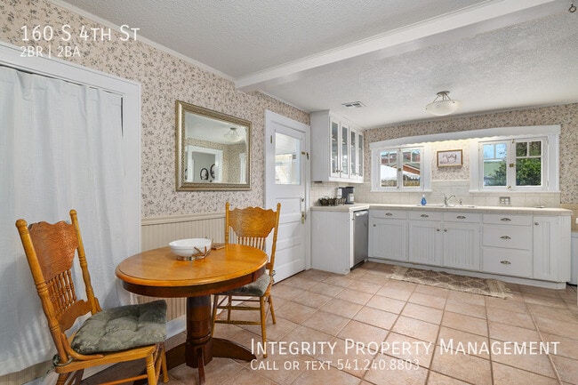 Building Photo - 160 S 4th St